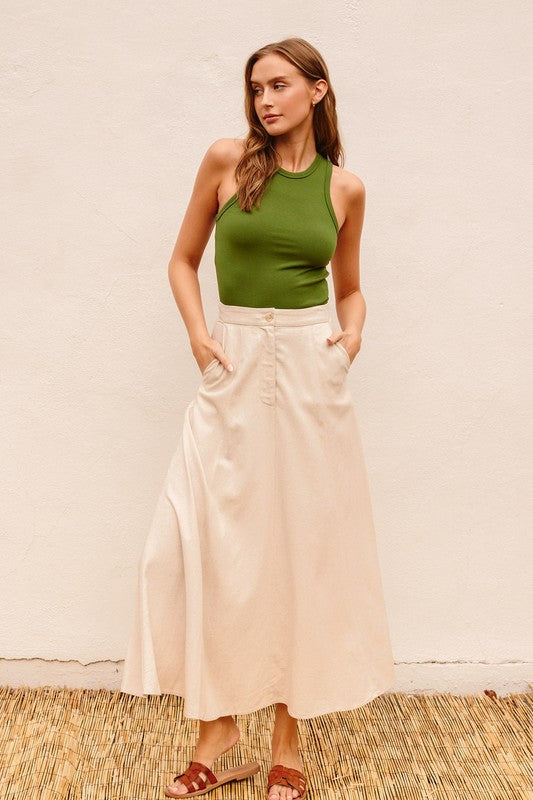 Donna Crop TankWith a crew neckline and wide racerback, this crop tank is the perfect every day spring basic. Made of a soft and stretchy rib knit that will keep you comfy all day. Perfect for pairing with your favourite high rise pants or skirts. SIZE &