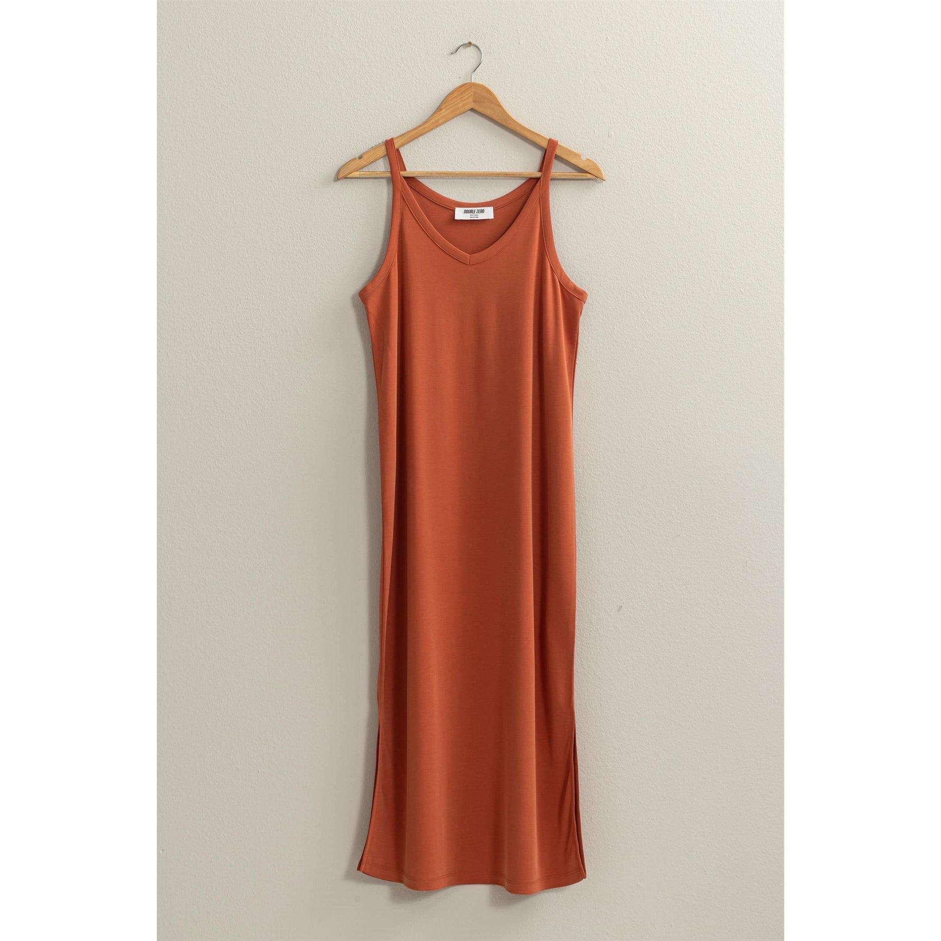 Robin V-Neck Midi DressEARN YOURSELF SOME STYLE POINTS THIS SEASON WITH THIS CUTE MIDI DRESS. DESIGNED FROM A SOFT FABRIC, IT HAS A RELAXED FIT THAT'S PERFECT FOR LAID BACK DAYS, BOASTING A V NECK AND SHOULDER STRAPS. TWIN SIDE SLITS OFFER A FLOWY STYLE.