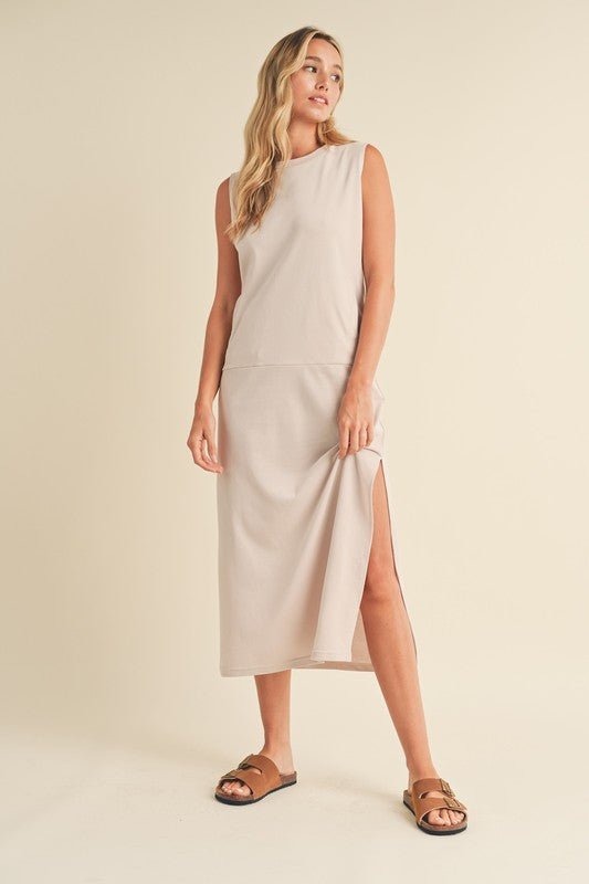 Rosie Midi DressIntroducing our Sleeveless Terry Cloth Midi Dress – a blend of comfort and style for your summer wardrobe.Crafted from soft terry cloth fabric, this midi-length dress keeps you cool and cozy all day. The sleeveless design is perfect for su