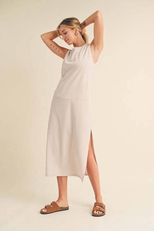 Rosie Midi DressIntroducing our Sleeveless Terry Cloth Midi Dress – a blend of comfort and style for your summer wardrobe.Crafted from soft terry cloth fabric, this midi-length dress keeps you cool and cozy all day. The sleeveless design is perfect for su